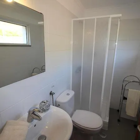 Portinho Ii-modern With Balcony Facing The Sea * كانيكو