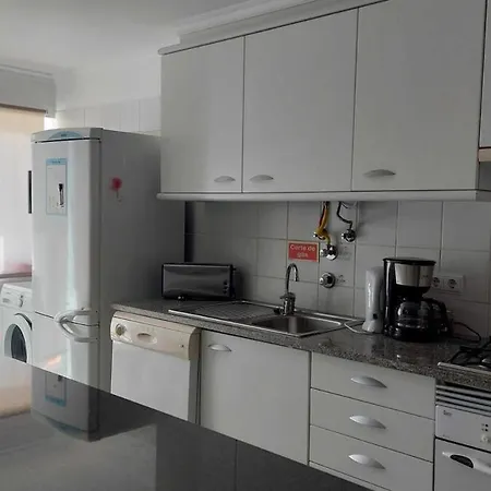 Portinho Ii-modern With Balcony Facing The Sea Apartment *