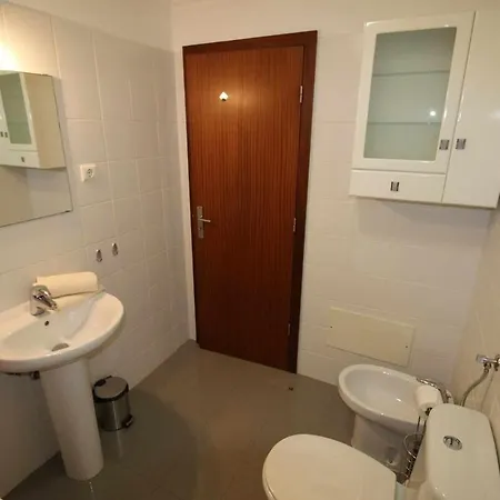 Portinho Ii-modern With Balcony Facing The Sea Apartman