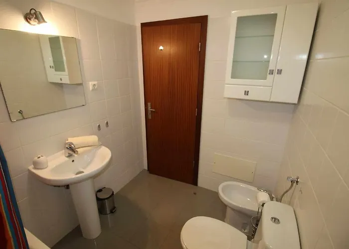 Portinho Ii-modern With Balcony Facing The Sea Daire