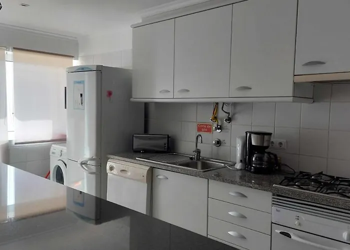 Portinho Ii-modern With Balcony Facing The Sea Daire *